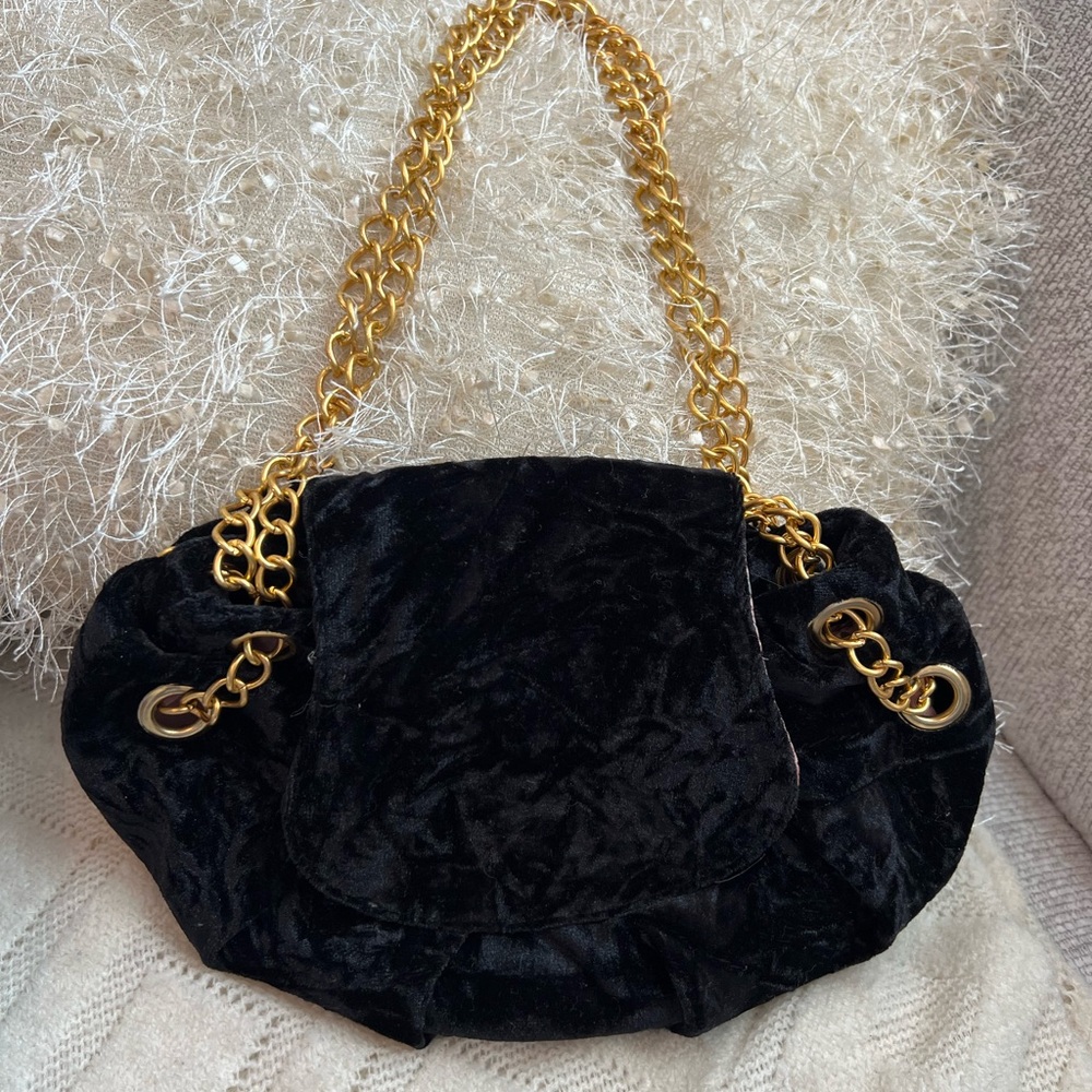 Elegant Black Velvet Bag with Gold Chain